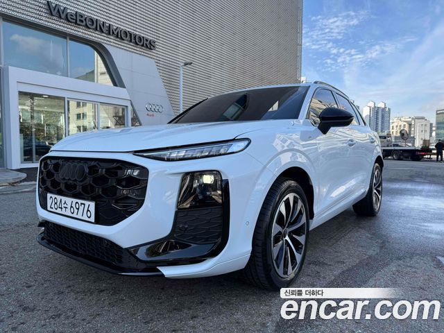 Audi Q3 (FJ) TFSI Quattro S Line Black Edition