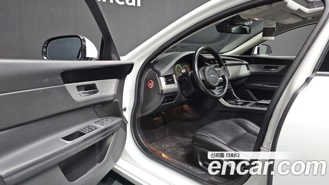 Jaguar XF (X260) 20d Prestige 2017 — фото 10