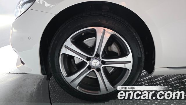 Mercedes-Benz E-Class (W213) E220d Avantgarde 2019 — фото 5