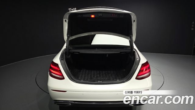 Mercedes-Benz E-Class (W213) E220d Avantgarde 2019 — фото 20