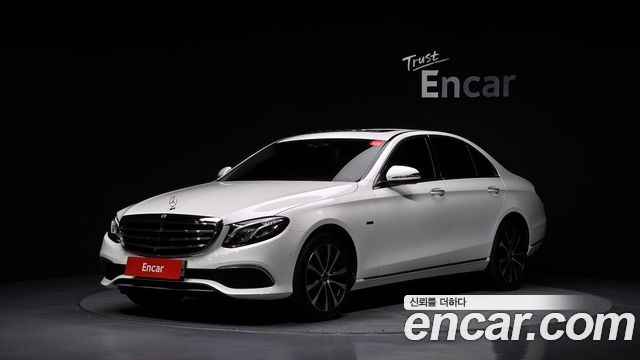 Mercedes-Benz E-Class (W213) E300e 4MATIC Exclusive 2020 — фото 1