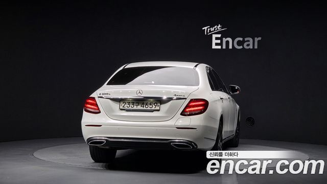 Mercedes-Benz E-Class (W213) E300e 4MATIC Exclusive 2020 — фото 4