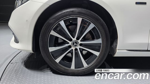 Mercedes-Benz E-Class (W213) E300e 4MATIC Exclusive 2020 — фото 5