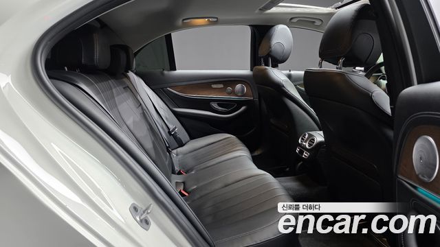Mercedes-Benz E-Class (W213) E300e 4MATIC Exclusive 2020 — фото 15