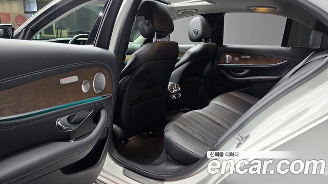 Mercedes-Benz E-Class (W213) E300e 4MATIC Exclusive 2020 — фото 16