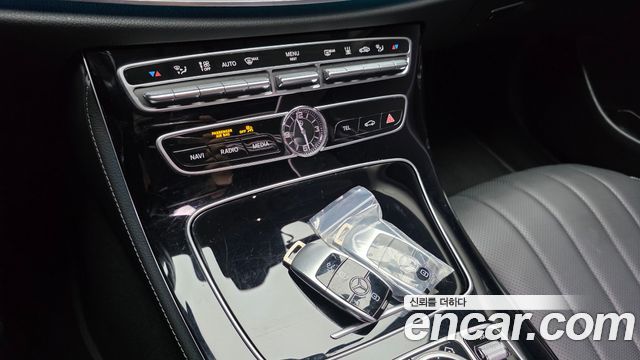 Mercedes-Benz E-Class (W213) E300e 4MATIC Exclusive 2020 — фото 20