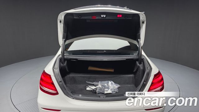 Mercedes-Benz E-Class (W213) E300e 4MATIC Exclusive 2020 — фото 24