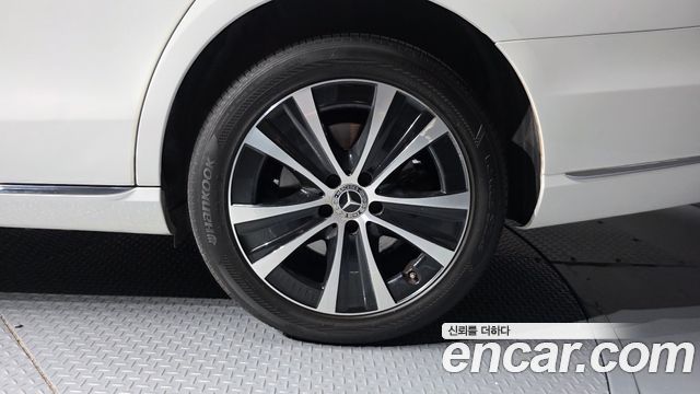Mercedes-Benz E-Class (W213) E300e 4MATIC Exclusive 2020 — фото 27