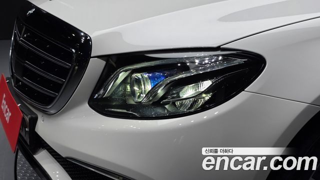 Mercedes-Benz E-Class (W213) E300e 4MATIC Exclusive 2020 — фото 28