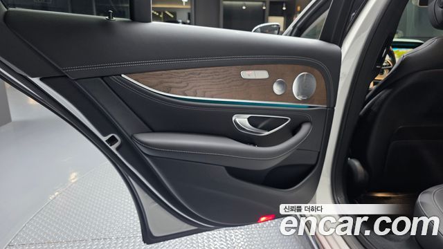 Mercedes-Benz E-Class (W213) E300e 4MATIC Exclusive 2020 — фото 31