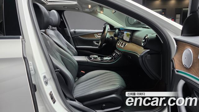Mercedes-Benz E-Class (W213) E300e 4MATIC Exclusive 2020 — фото 32