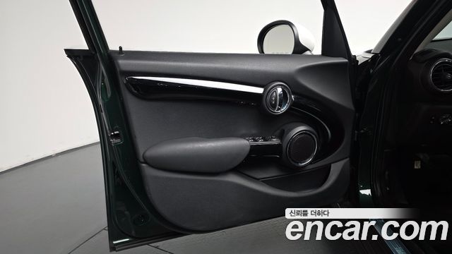 MINI Cooper D 5Door HIGH 3rd 2015 — фото 30
