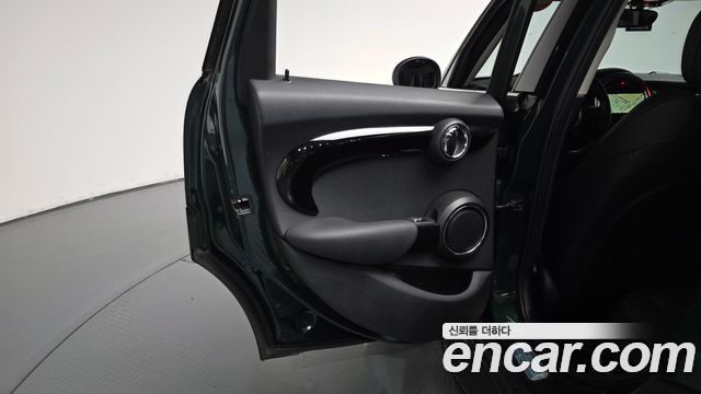 MINI Cooper D 5Door HIGH 3rd 2015 — фото 31