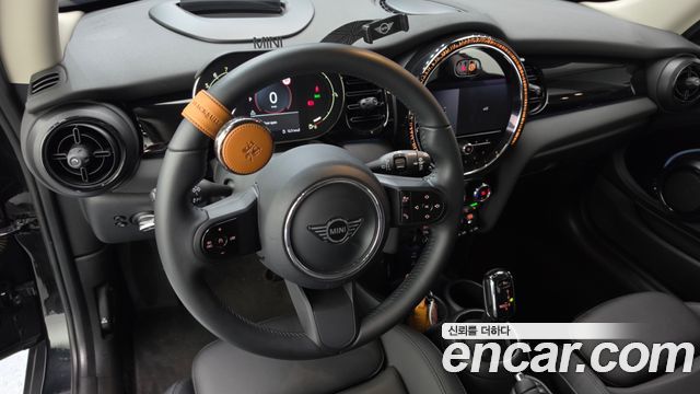 MINI Cooper Classic Third Generation 2023 — фото 13