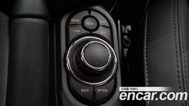 MINI Cooper Classic Third Generation 2023 — фото 19