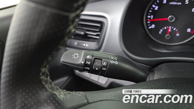 Kia Stonic 1.4 Trendy 2019 — фото 32