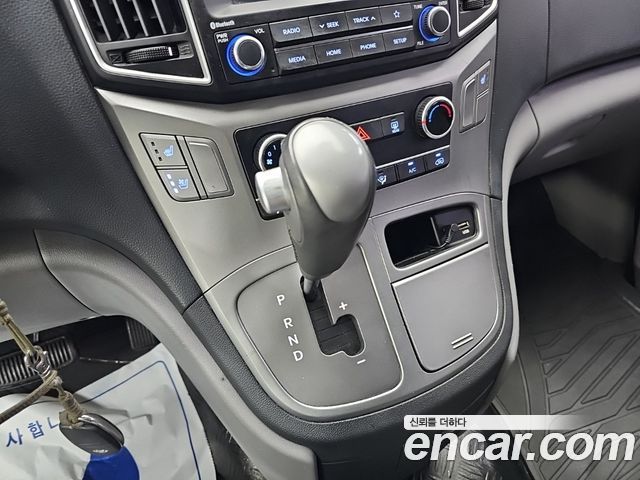 Hyundai Grand Starex Van 5-Seater Modern 2021 — фото 8