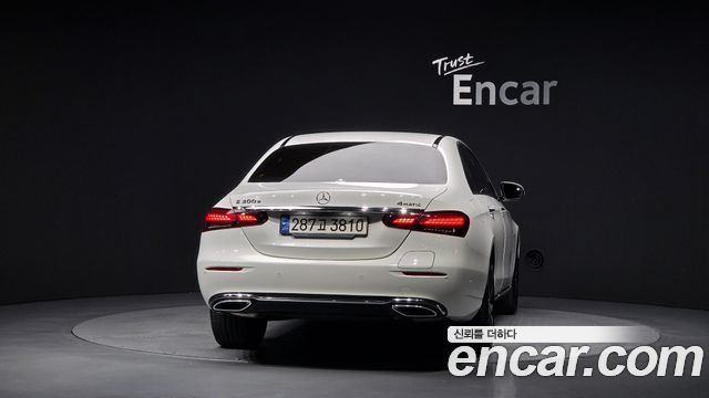 Mercedes-Benz E-Class (W213) E300e 4MATIC Exclusive 2021 — фото 4
