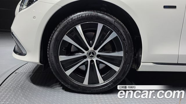 Mercedes-Benz E-Class (W213) E300e 4MATIC Exclusive 2021 — фото 5