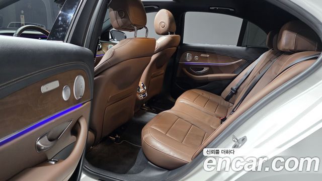 Mercedes-Benz E-Class (W213) E300e 4MATIC Exclusive 2021 — фото 12