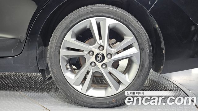 Hyundai Avante (AD) 1.6 GDI Value Plus 2018 — фото 21