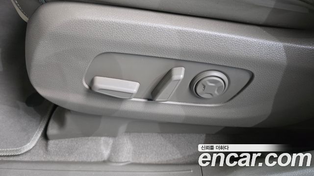 Kia Carnival (IV) Gasoline 4-Seater Hi-Limousine Signature 2022 — фото 31