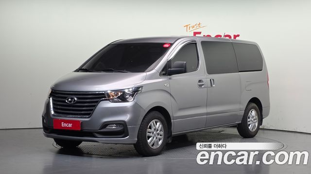 Hyundai Grand Starex Van 3-Seater Smart