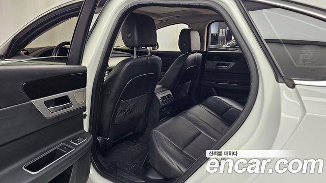 Jaguar XF (X260) 25t Prestige 2018 — фото 12