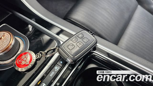Jaguar XF (X260) 25t Prestige 2018 — фото 16