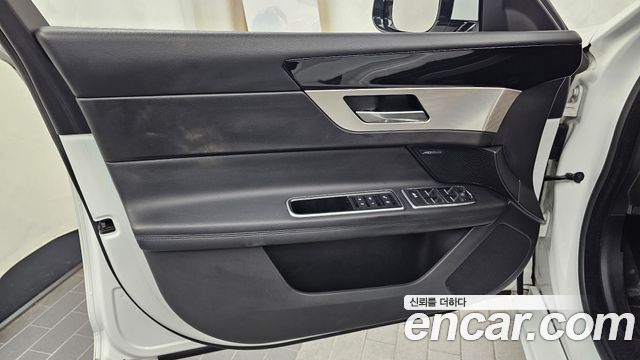 Jaguar XF (X260) 25t Prestige 2018 — фото 24