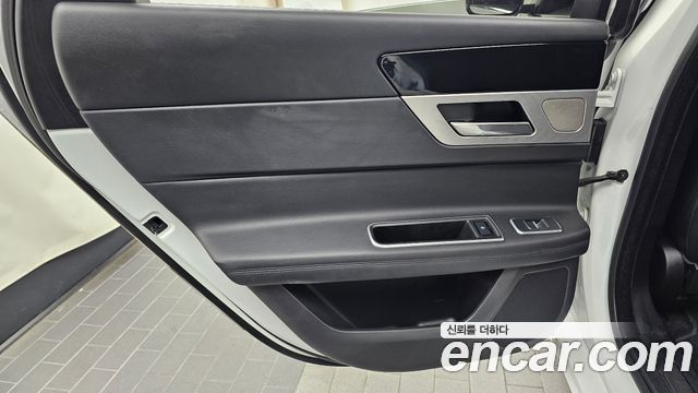 Jaguar XF (X260) 25t Prestige 2018 — фото 25