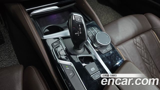 BMW 5 Series (G30) 520d xDrive M Sport Package Plus 2018 — фото 9