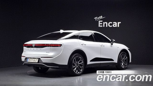 Toyota Crown Crossover 2.5 4WD Hybrid 2024 — фото 2