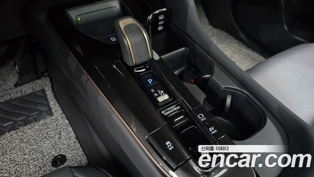 Toyota Crown Crossover 2.5 4WD Hybrid 2024 — фото 9