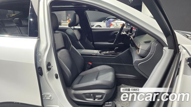 Toyota Crown Crossover 2.5 4WD Hybrid 2024 — фото 10
