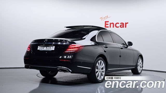 Mercedes-Benz E-Class (W213) E300 4MATIC Exclusive 2017 — фото 2