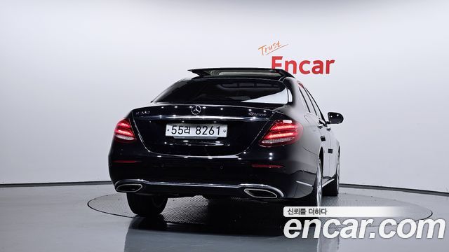 Mercedes-Benz E-Class (W213) E300 4MATIC Exclusive 2017 — фото 4