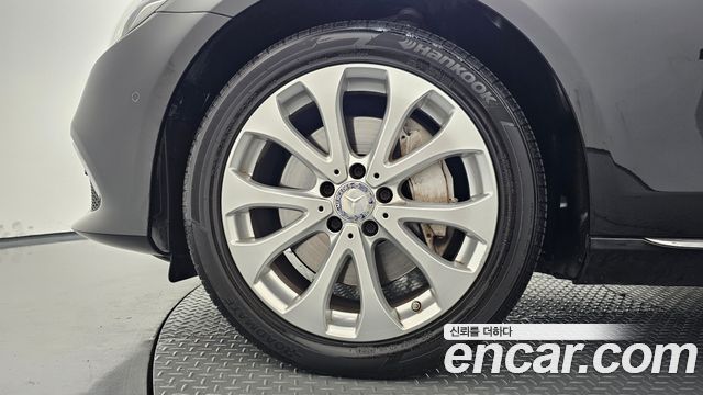 Mercedes-Benz E-Class (W213) E300 4MATIC Exclusive 2017 — фото 5