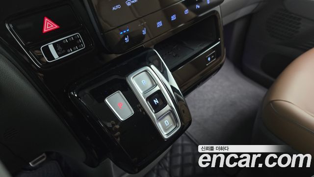 Hyundai Staria HEV 1.6 Lounge 9-Seater Inspiration 2025 — фото 9