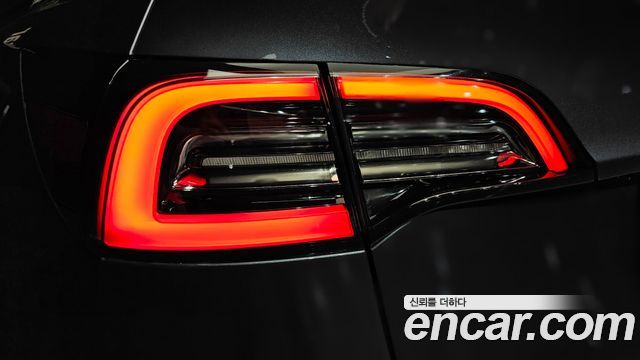 Tesla Model Y Long Range AWD 2022 — фото 23