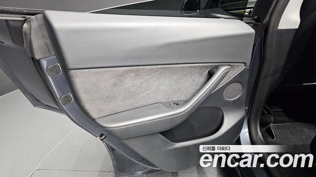 Tesla Model Y Long Range AWD 2022 — фото 25