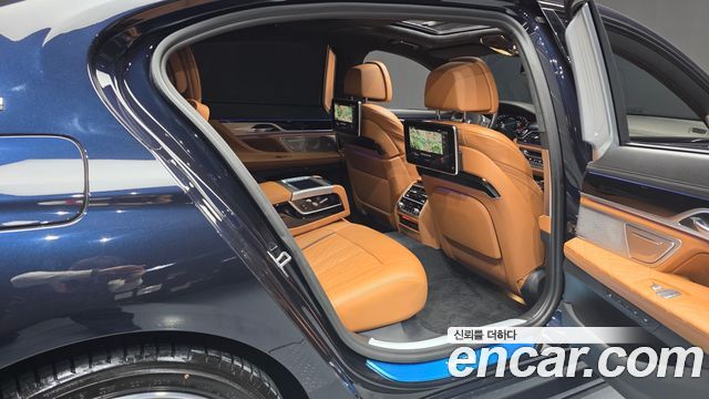 BMW 7 Series (G11) M760Li xDrive 2022 — фото 15