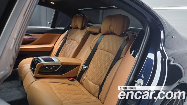 BMW 7 Series (G11) M760Li xDrive 2022 — фото 16