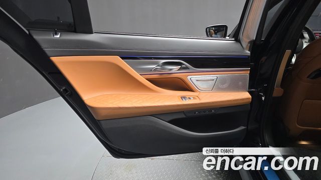 BMW 7 Series (G11) M760Li xDrive 2022 — фото 31