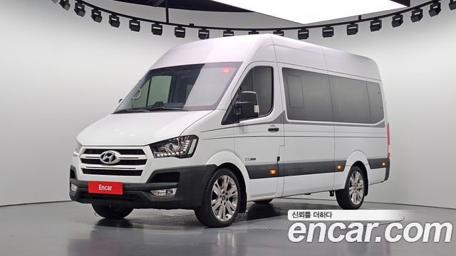Hyundai Solati 15-seater Luxury