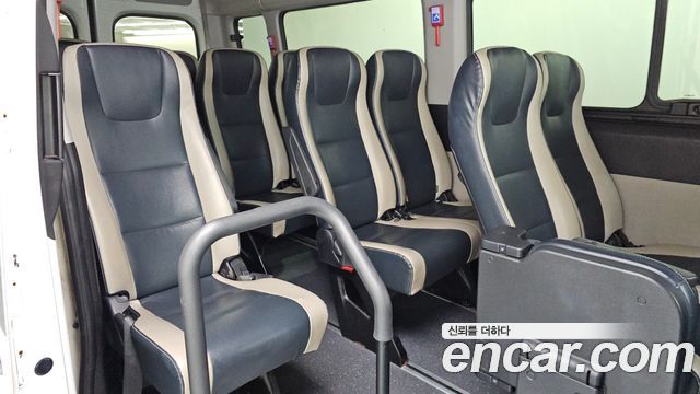 Hyundai Solati 15-seater Luxury 2021 — фото 11