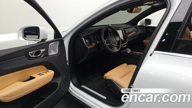 Volvo XC60 (II) B5 Ultra Bright 2025 — фото 10
