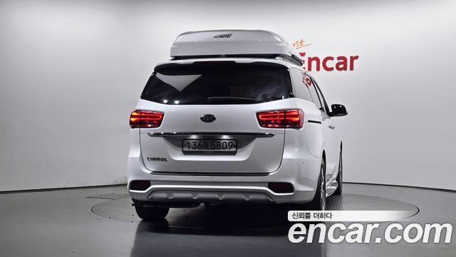 Kia Carnival 9-Seater Prstige 2019 — фото 4