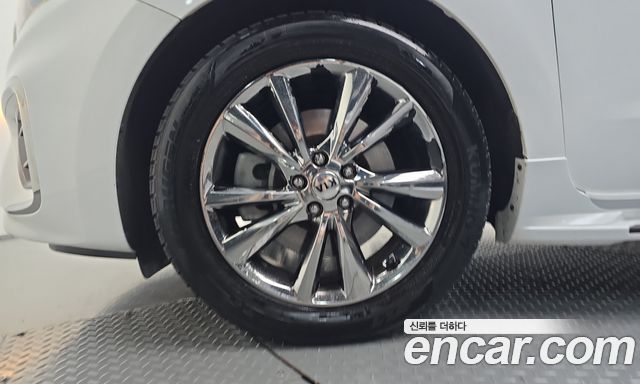 Kia Carnival 9-Seater Prstige 2019 — фото 5