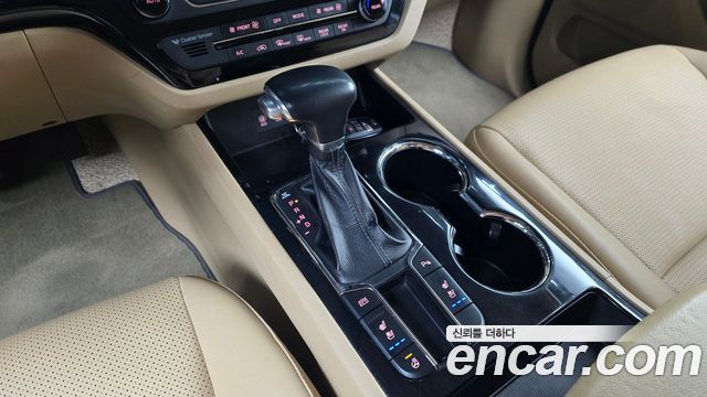 Kia Carnival 9-Seater Prstige 2019 — фото 9